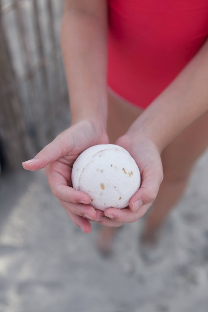 Old Whaling Company Oatmeal Milk & Honey Bath Bomb