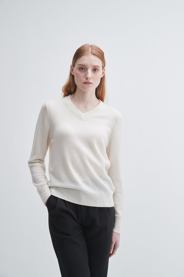 Pissenlit V-Neck Cashmere Sweater in Ivory