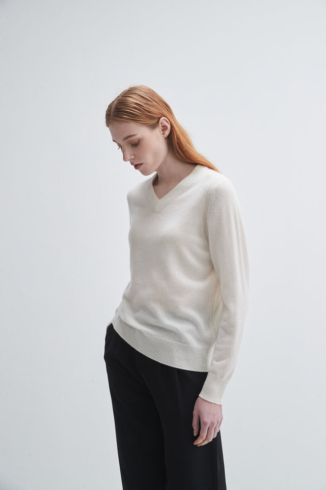 Pissenlit V-Neck Cashmere Sweater in Ivory