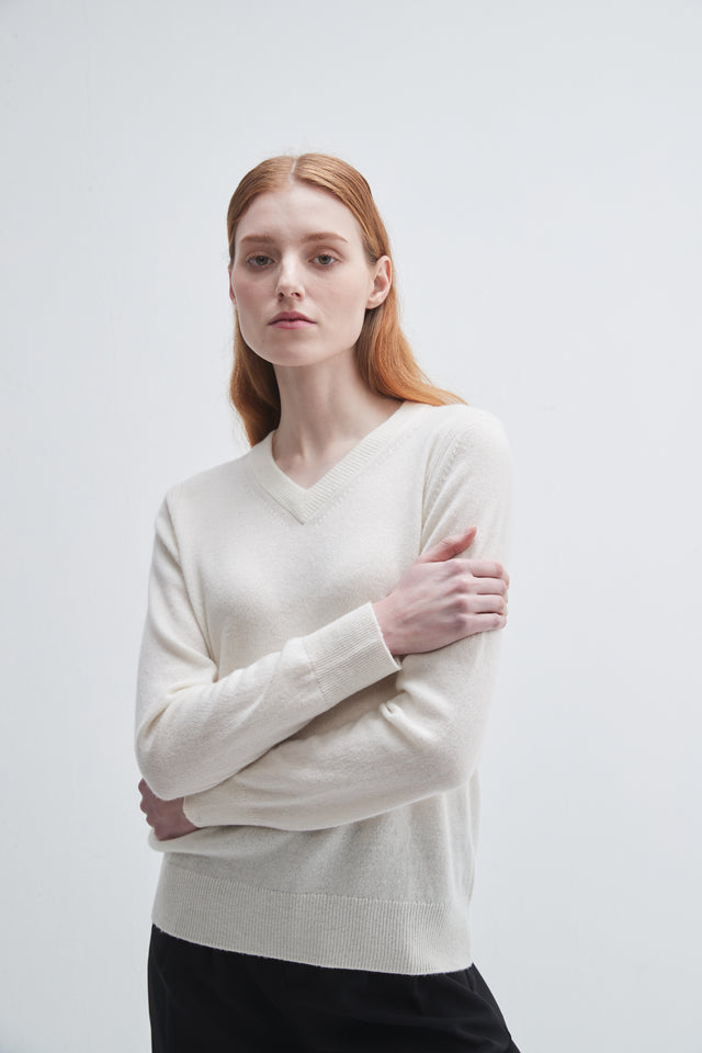 Pissenlit V-Neck Cashmere Sweater in Ivory