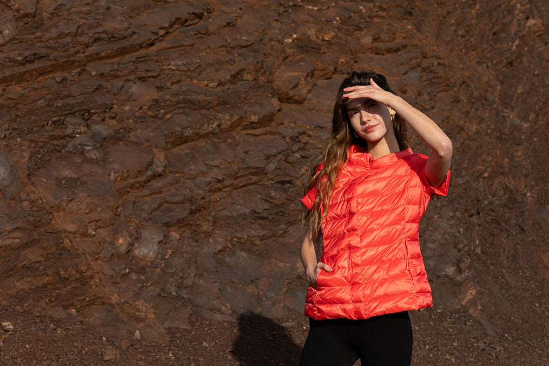 Anorak Chalet Short Sleeve Down Jacket in Coral