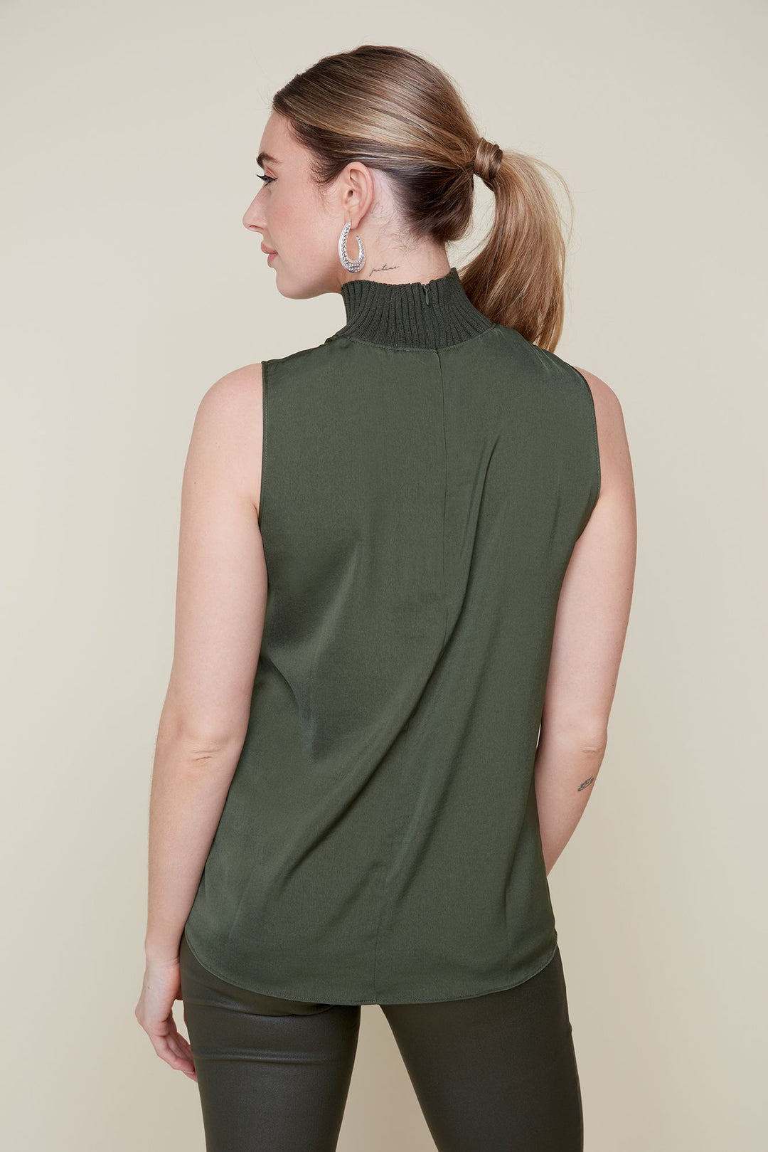 Renuar Sleeveless Chive Blouse